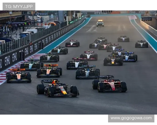 新赛季F1车坛风云再起多支车队策略博弈激烈引发全球热议话题升温