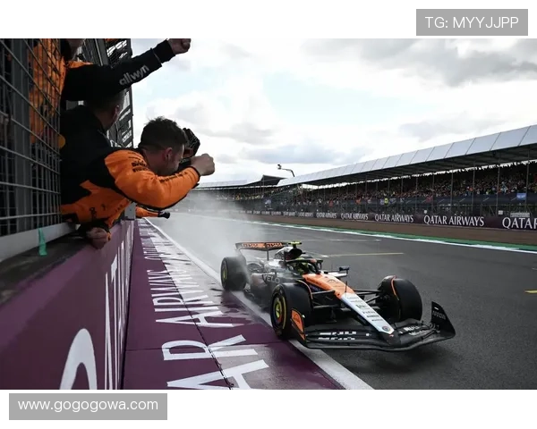 F1新赛季风云再起车队博弈与冠军悬念全面升级车手表现引发全球关注