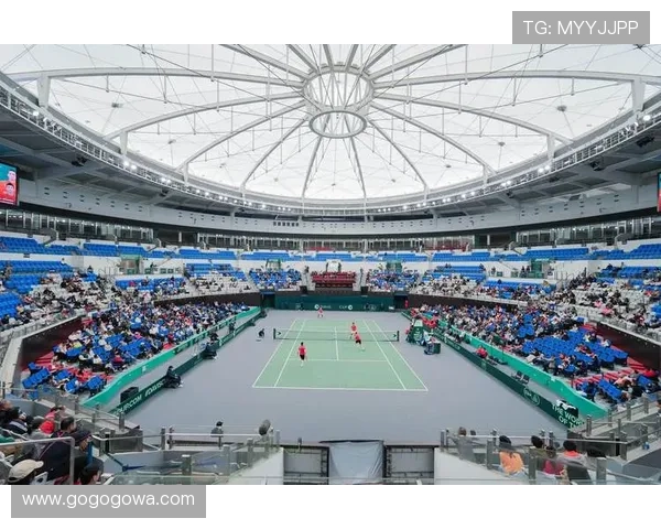 新赛季网球巡回赛激战正酣名将复出新星崛起引热议各地赛事连轴转